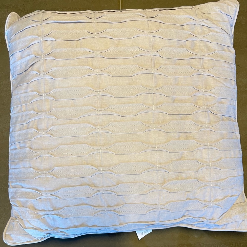 NWOT - Sunham Home Fashions 18”x 18” Decorative Pillow